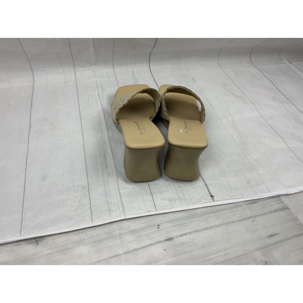 A. GIANNETTI Beige Sandals. Sz 8M - Picture 5 of 5